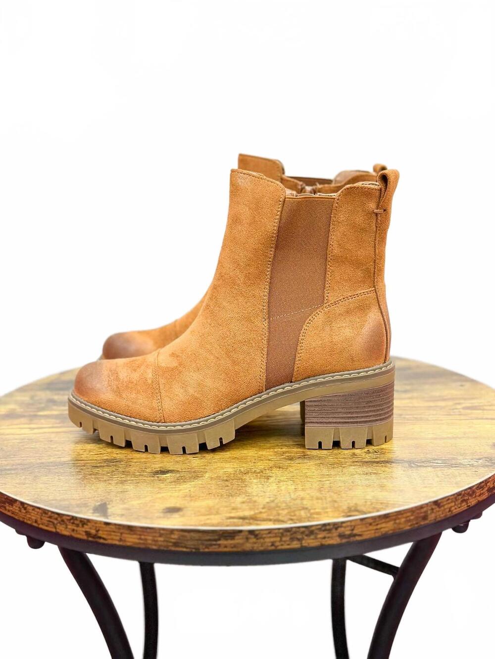 NEW OLEM women's faux suede chunky heel bootie in brown